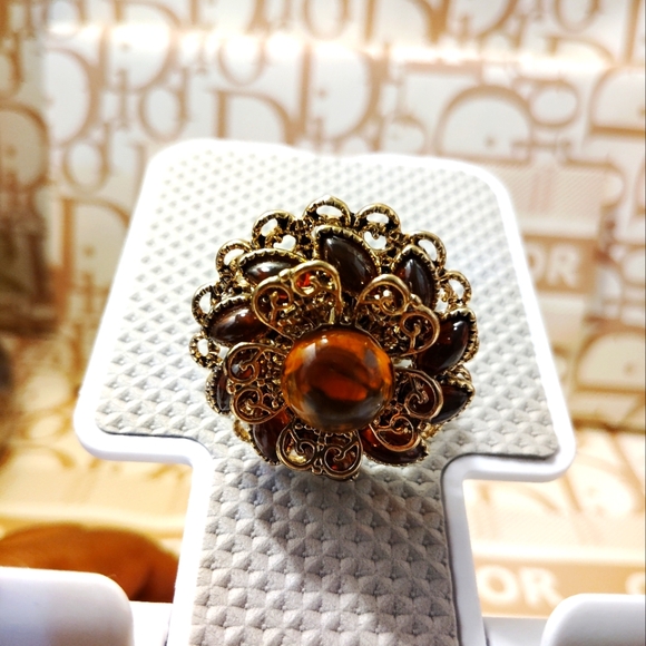 Jewelry - Elegant Gold and Brown Floral Ring